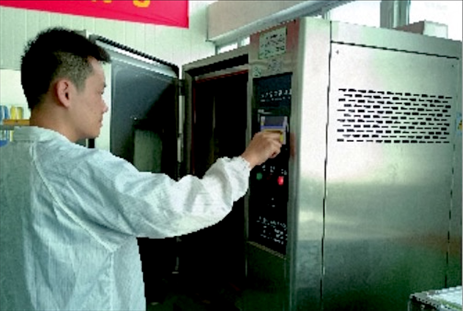 Environmental test chamber
